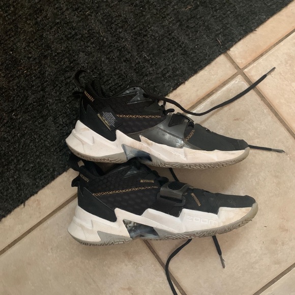 Michael Jordan’s Basketball Shoes - Picture 5 of 7